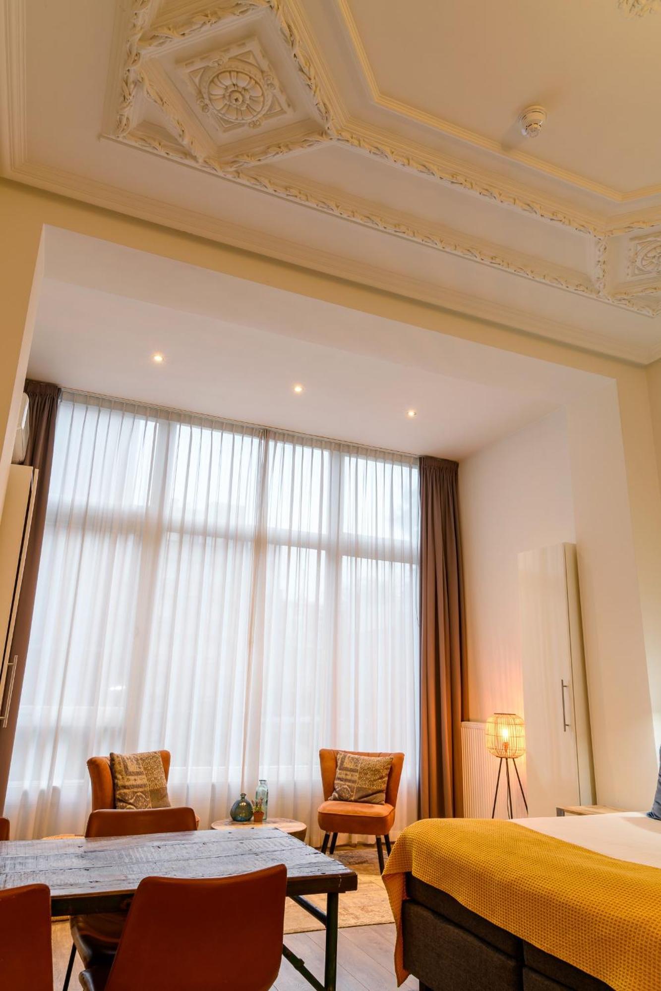 Hotel Oranjestaete ไนเมเคิน ภายนอก รูปภาพ